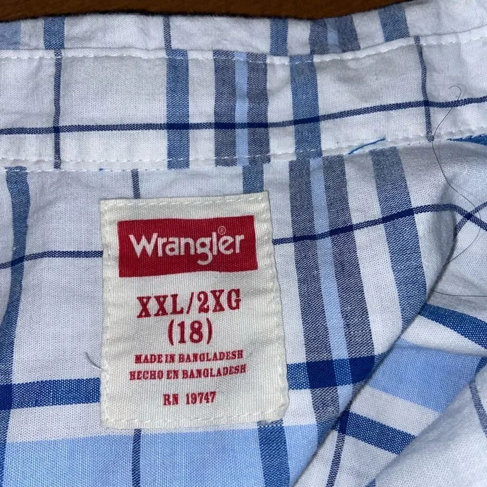 Wrangler button up shirt  - Picture 3 of 3